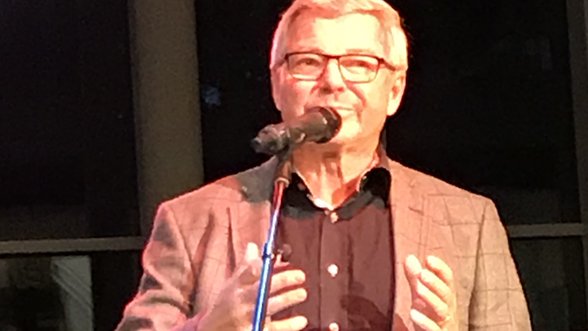 Kjell Magne Bondevik under markeringen av Verdensdagen for psykisk helse 2019 i Lillesand 