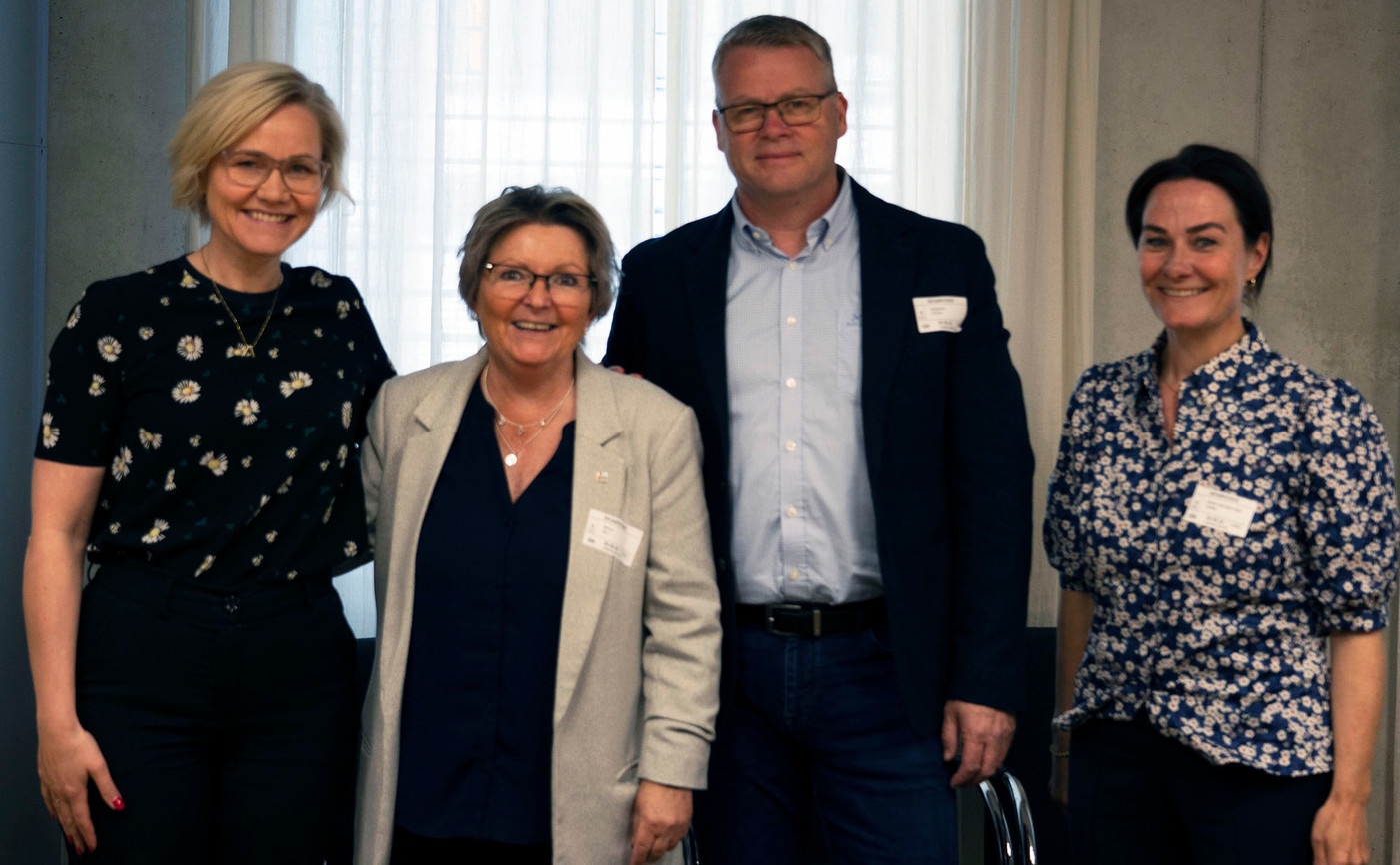 Helseminister Ingvild Kjerkol tok i mot ledelsen i Mental Helse fredag 20. mai. Landsleder Jill Arild, nestleder Haakon Steen og generalsekretær Linda Berg-Heggelund representerte Mental Helse.