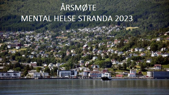 Bilete av stranda sentrum sett frå fjorden, med tekst Årsmøte Mental Helse Stranda